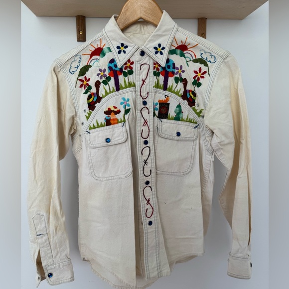 Vintage Tops - Vintage embroidered mushroom western shirt